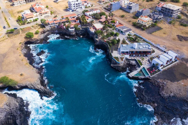 Cape Verde 'deki Santiago adasındaki Tarrafal sahili (ponta de atum) hava manzarası - Cabo Verde
