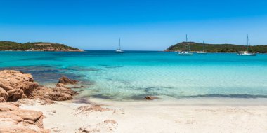 Fransa 'nın Korsika Adası' ndaki Rondinara plajının panoramik manzarası