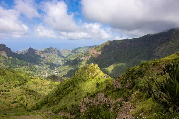 Berg Grönt Santiago Island Landskap Regnperioden Kap Verde — Stockfoto