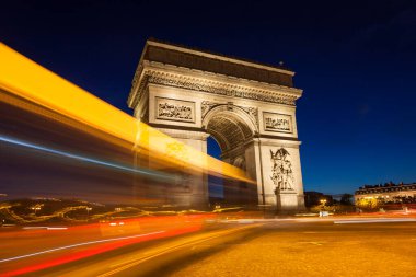 Zafer Takı 'nın Gece Görüşü - Paris, Fransa' da Zafer Takı