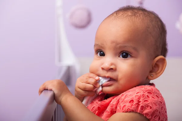 Porträt eines kleinen afroamerikanischen Mädchens - Schwarze — Stockfoto