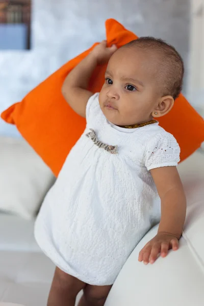 Retrato de pequena menina afro-americana - pessoas negras — Fotografia de Stock