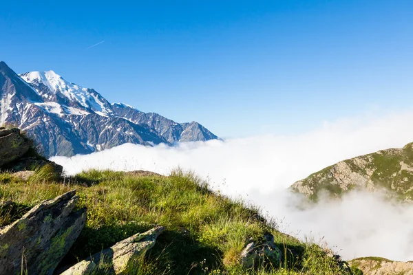 Μια υπέροχη θέα στο όρος Mont Blanc στο Chamonix στη Γαλλία — Φωτογραφία Αρχείου