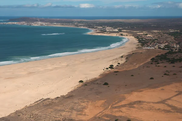 Vista aérea de las dunas de arena en la playa de Chaves Praia de Chaves en Bo —  Fotos de Stock