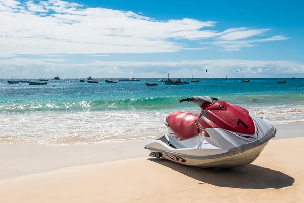 Jet Ski sulla spiaggia di Santa Maria a Sal Capo Verde - Cabo Verde — Foto Stock