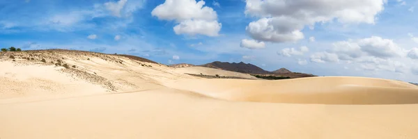 Песчаные дюны в пустыне Виана - Deserto de Viana в Боависте - Мыс — стоковое фото