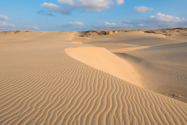 Golven op zandduinen in Chaves strand Praia de Chaves in Boavist — Stockfoto