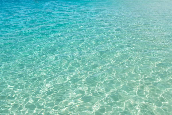 Água azul-turquesa clara na praia de Santa Maria — Fotografia de Stock