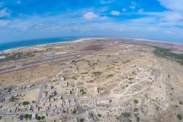 Luchtfoto - Rabil Internationaal stad in de buurt van Viana woestijn, Boavista - Cape Ve — Stockfoto