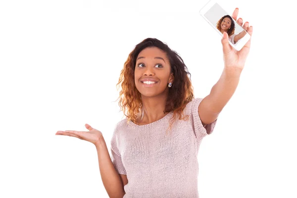 Joven mujer afroamericana tomando una selfie - autorretrato - B —  Fotos de Stock