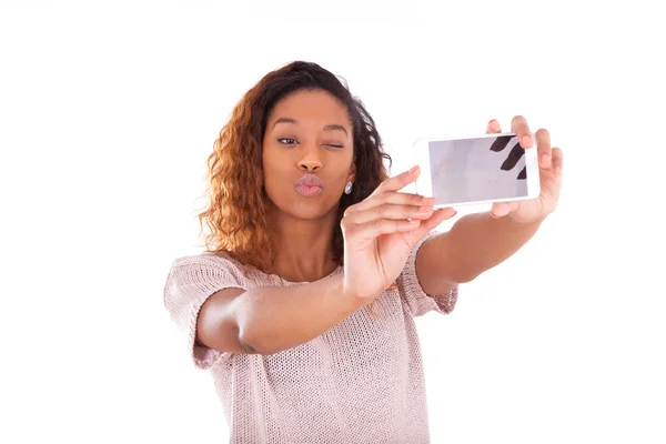 Jonge African American vrouw die een selfie - zelfportret - B — Stockfoto