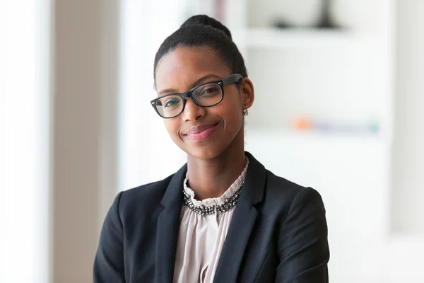 Portrait d'une jeune femme d'affaires afro-américaine - Black peop — Photo