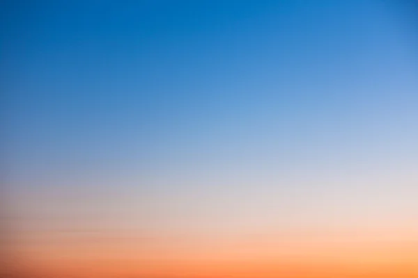 Clear orange and blue sunset sky — Stock Photo, Image