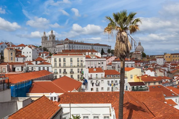 Telhado de Lisboa do miradouro de Portas do sol — Fotografia de Stock