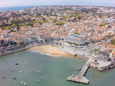 Lizbon yakınındaki Cascais şeridinin havadan görünümü
