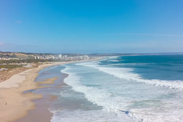 Letecký pohled na costa caparica coast Beach v Lisabon, Portugalsko — Stock fotografie