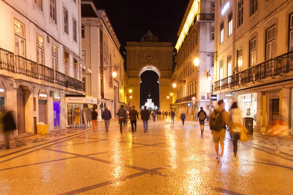Ulicę Augusta w nocy w pobliżu placu commerce w Lizbonie — Zdjęcie stockowe