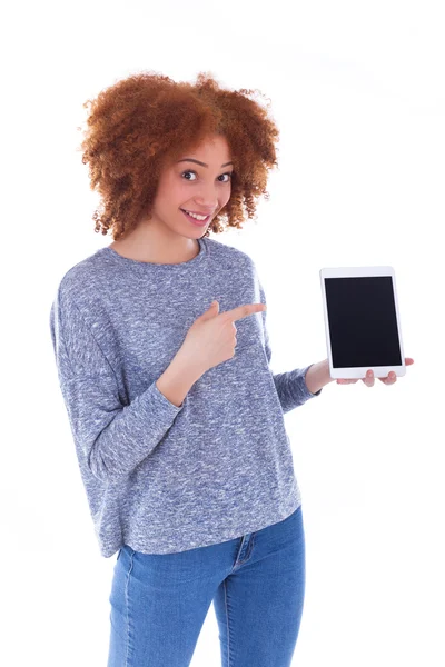 Estudante afro-americano menina segurando um tablet tátil — Fotografia de Stock