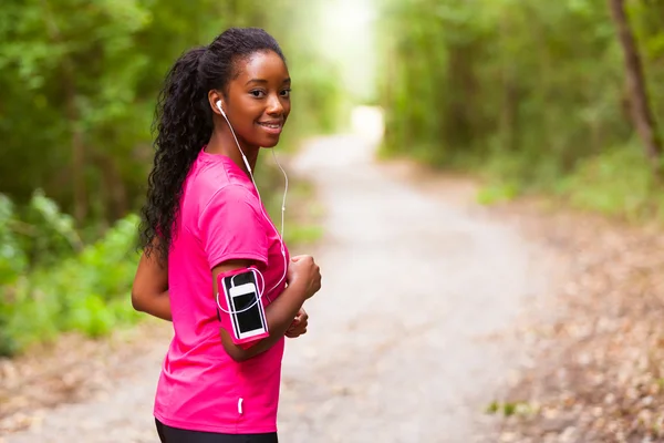 Retrato de jogger mujer afroamericana - Fitness, personas y h — Foto de Stock