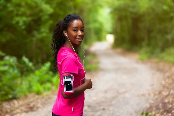 Retrato de jogger mujer afroamericana - Fitness, personas y h — Foto de Stock