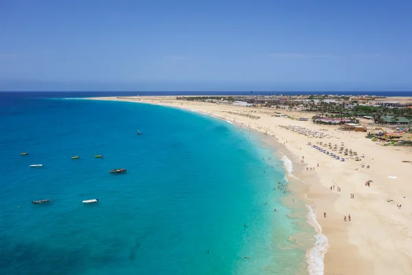 Vista aérea da praia de Santa Maria em Sal Island Cabo Verde - Cabo — Fotografia de Stock