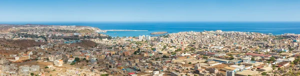 Panorámás kilátás nyílik a Santiago - tőke a zöld-foki Köztársaság Isla Praia — Stock Fotó