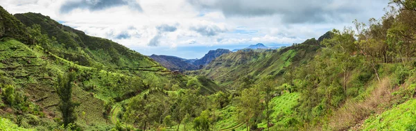 Panoramatický výhled na pohoří Serra Malagueta v ostrově Santiago — Stock fotografie