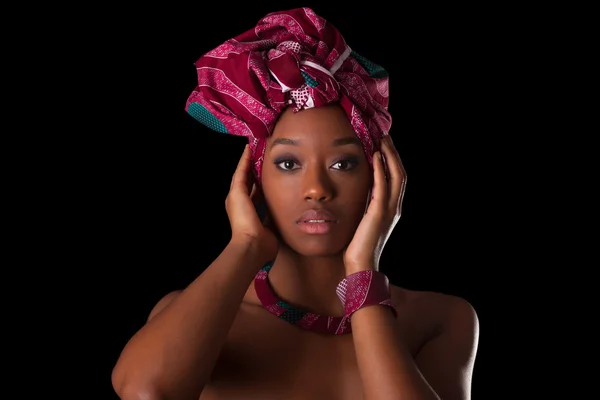 Joven mujer africana hermosa con un pañuelo de cabeza tradicional, I — Foto de Stock