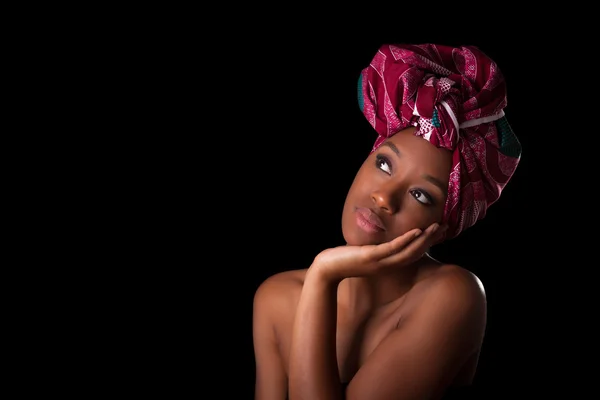 Joven mujer africana hermosa con un pañuelo de cabeza tradicional, I — Foto de Stock