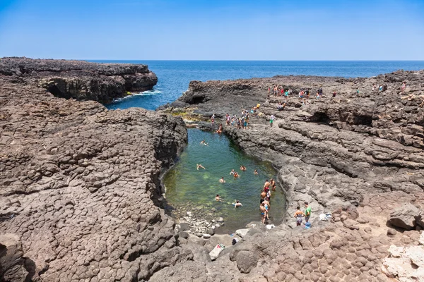 Piscine touristique à Buracona piscine naturelle à sal Island Cape Ver — Photo