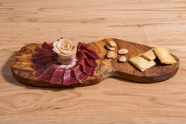 Iberico Schinken Nach Spanischer Art Serviert Wie Eine Blume Auf — Stockfoto