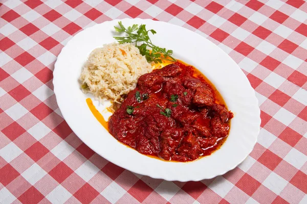 Chicken Tikka Masala Served Rice Garnished Cilantro Leaves — Stock Photo, Image