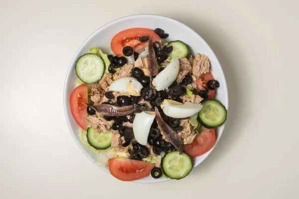 Großaufnahme Auf Einem Nicoise Salat Mit Kartoffeln Eiern Thunfisch Und — Stockfoto