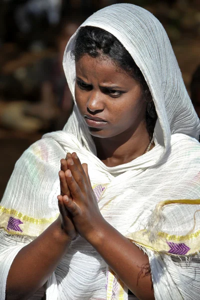 The woman prays — Stock Photo, Image