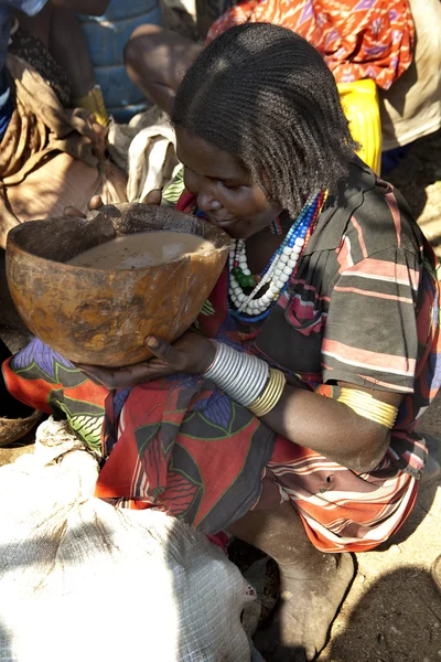 Portrait of the Hamar woman. — Stock Photo, Image