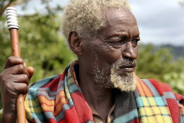 Az afrikai öreg ember portréja. — Stock Fotó