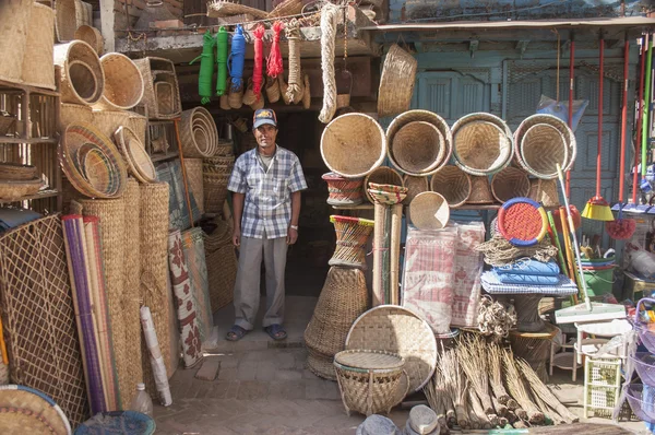 Man selling baskets — Stock Photo, Image