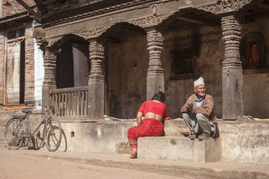 kadın ve yaşlı adam