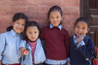 Nepal kız öğrenci