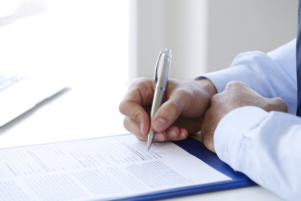 Businessman signing the contract 