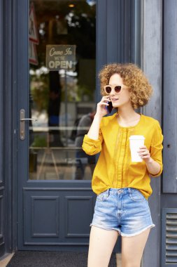 Meşgul kadın arama yapma