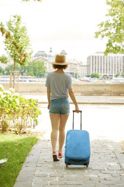 Kadın sokakta yürüme çanta 