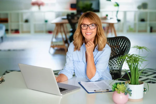Portrait Shot Executive Financial Advisor Businesswoman Working Laptop Office — Stock Photo, Image
