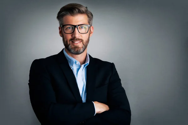 Retrato Hombre Negocios Guapo Mediana Edad Que Usa Camisa Traje —  Fotos de Stock