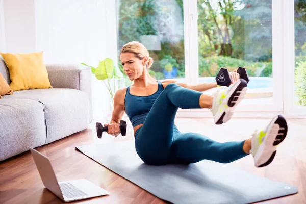 Shot Woman Using Dumbbells While Doing Body Workout Home Woman — Stock Photo, Image