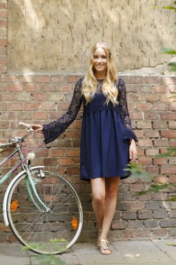 Beatuiful kız bisikleti ile