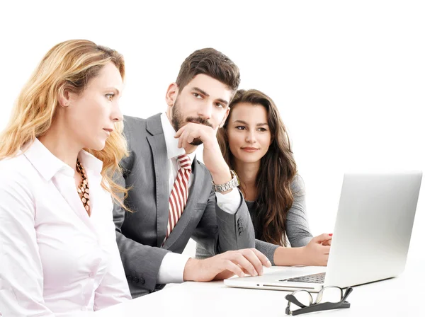 Equipo de negocios con laptop — Foto de Stock