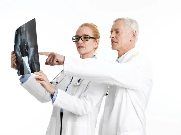 Los médicos diagnostican rayos X —  Fotos de Stock