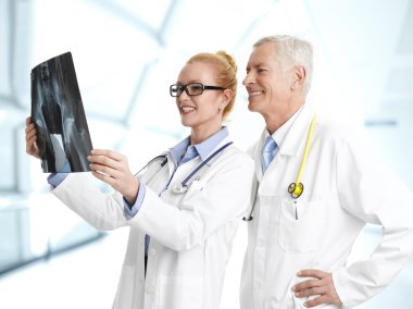 X-ışını isteyen doktorlar