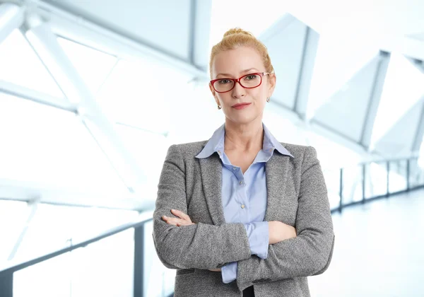 Volwassen verkoop vrouw — Stockfoto